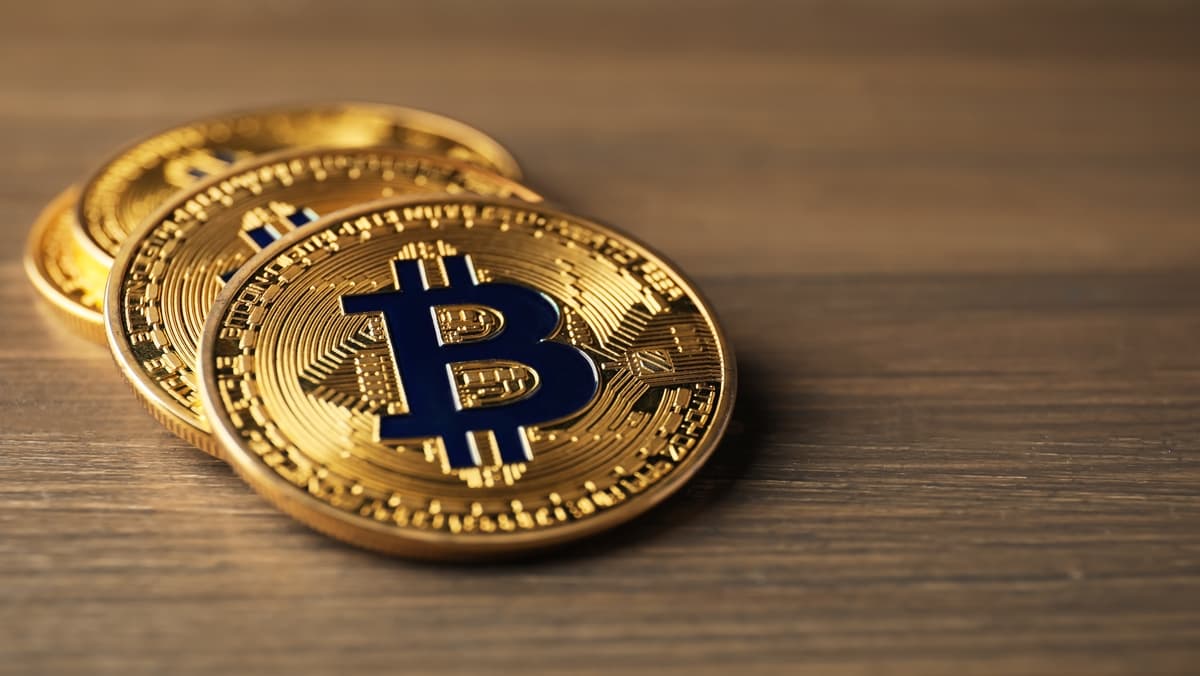 Spot Bitcoin ETFs recorded a net outflow of $296 million last week