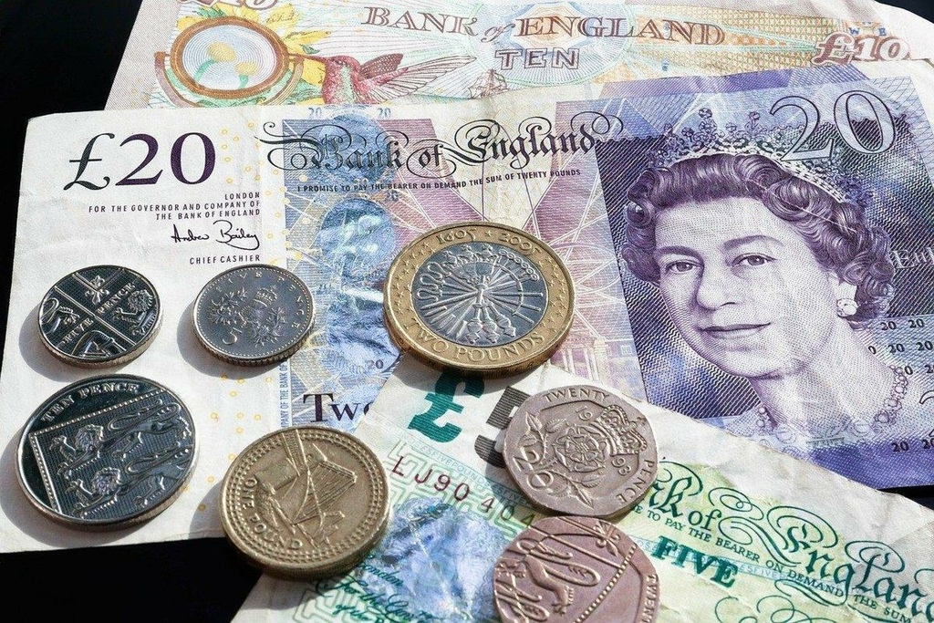 The Bank of England may ease rules for GBP stablecoins. This could create new opportunities for bloc