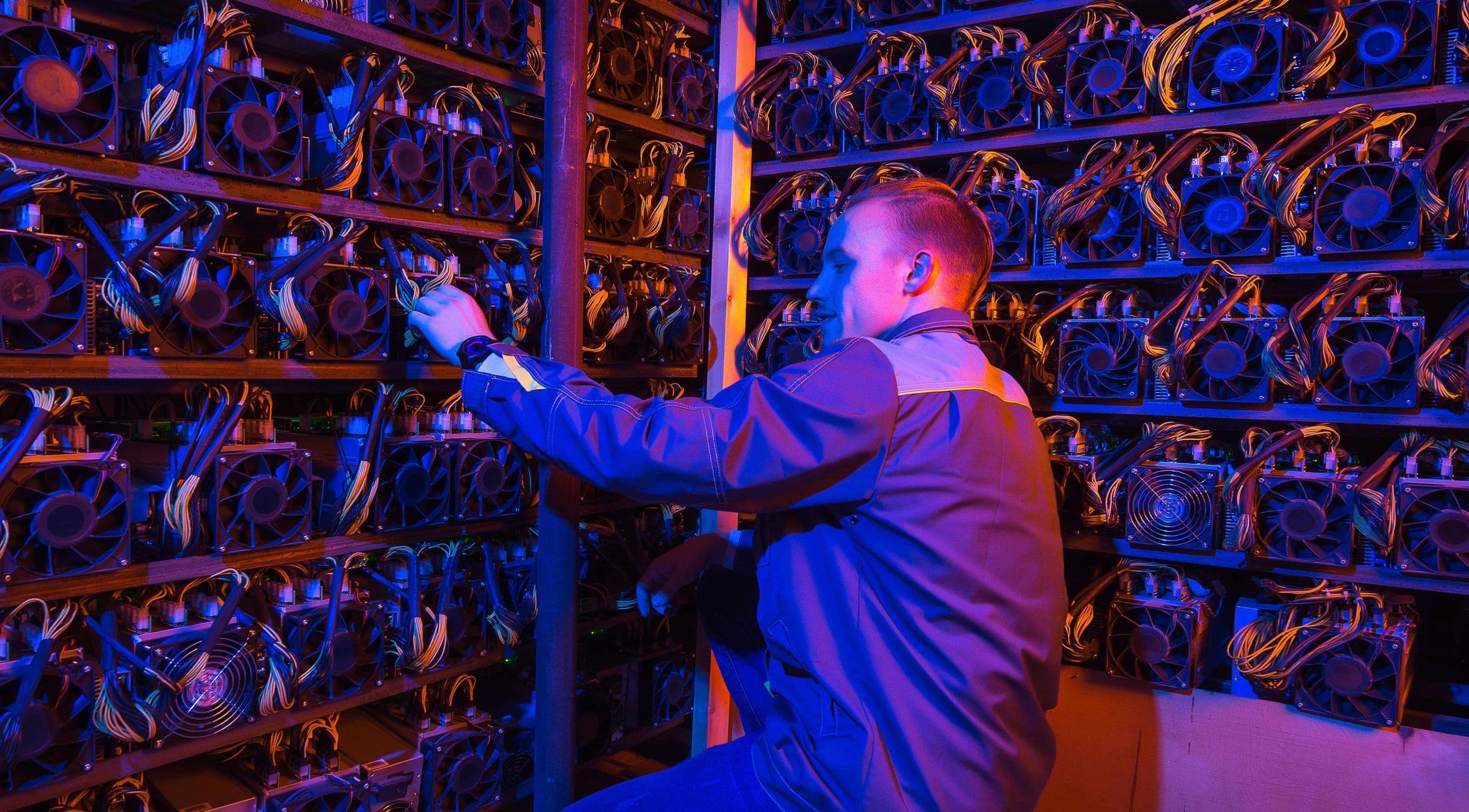Bitcoin miners are speeding up their shift to AI and computing power services
